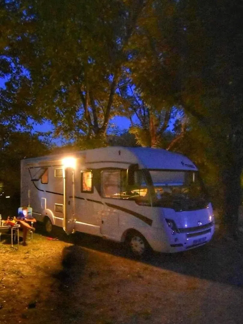 Emplacement Tente, Caravane 120 M2 Chauzon 0*,